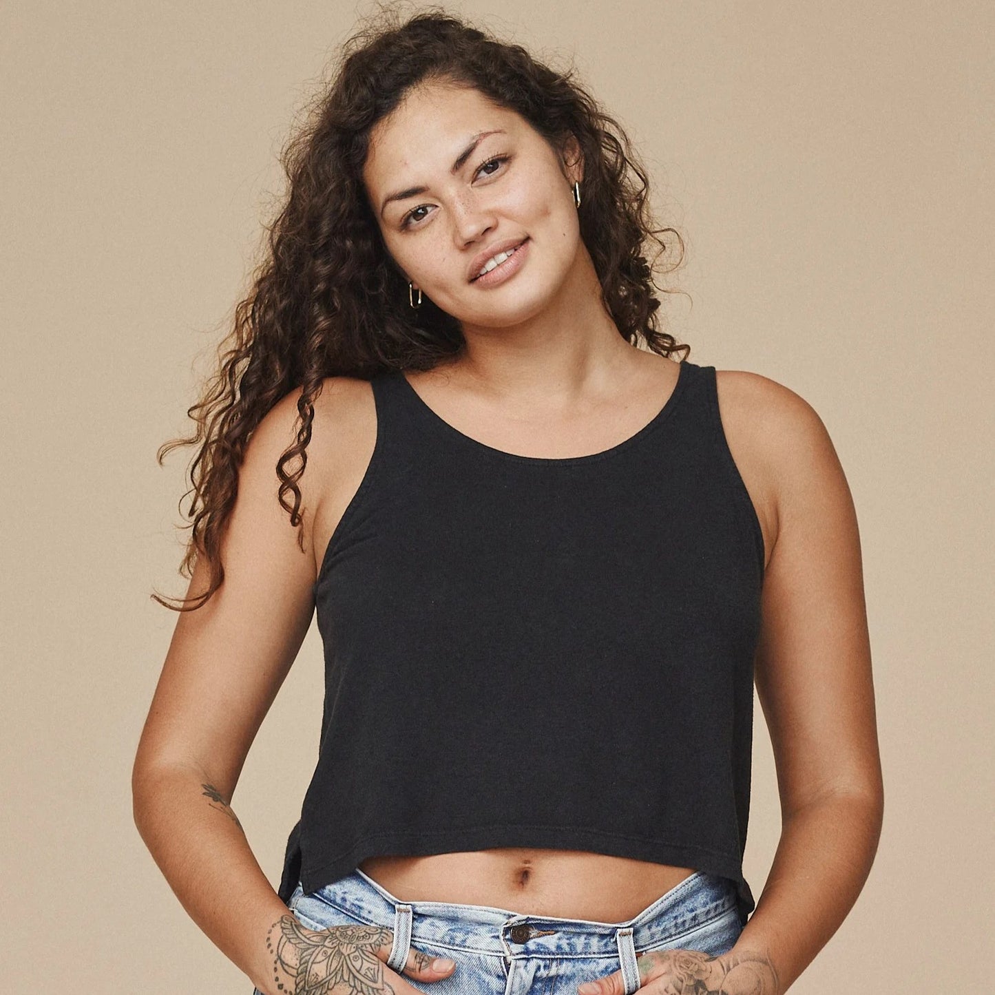 An everyday, lightweight boxy tank top made of a cotton hemp blend in black.