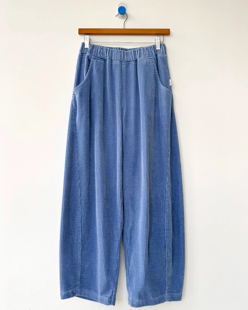 Le Bon Shoppe soft cornflower blue corduroy arc barrel pants