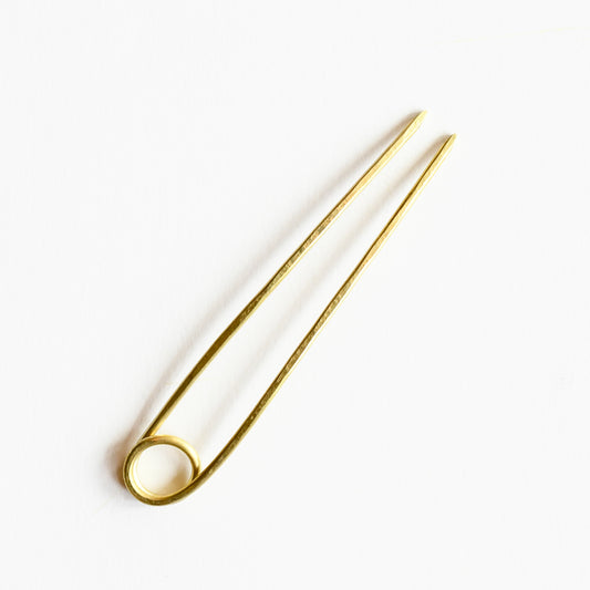 Le Loop brass bun pin