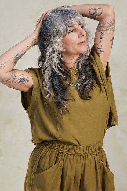 Curator jones top in fennel olive green