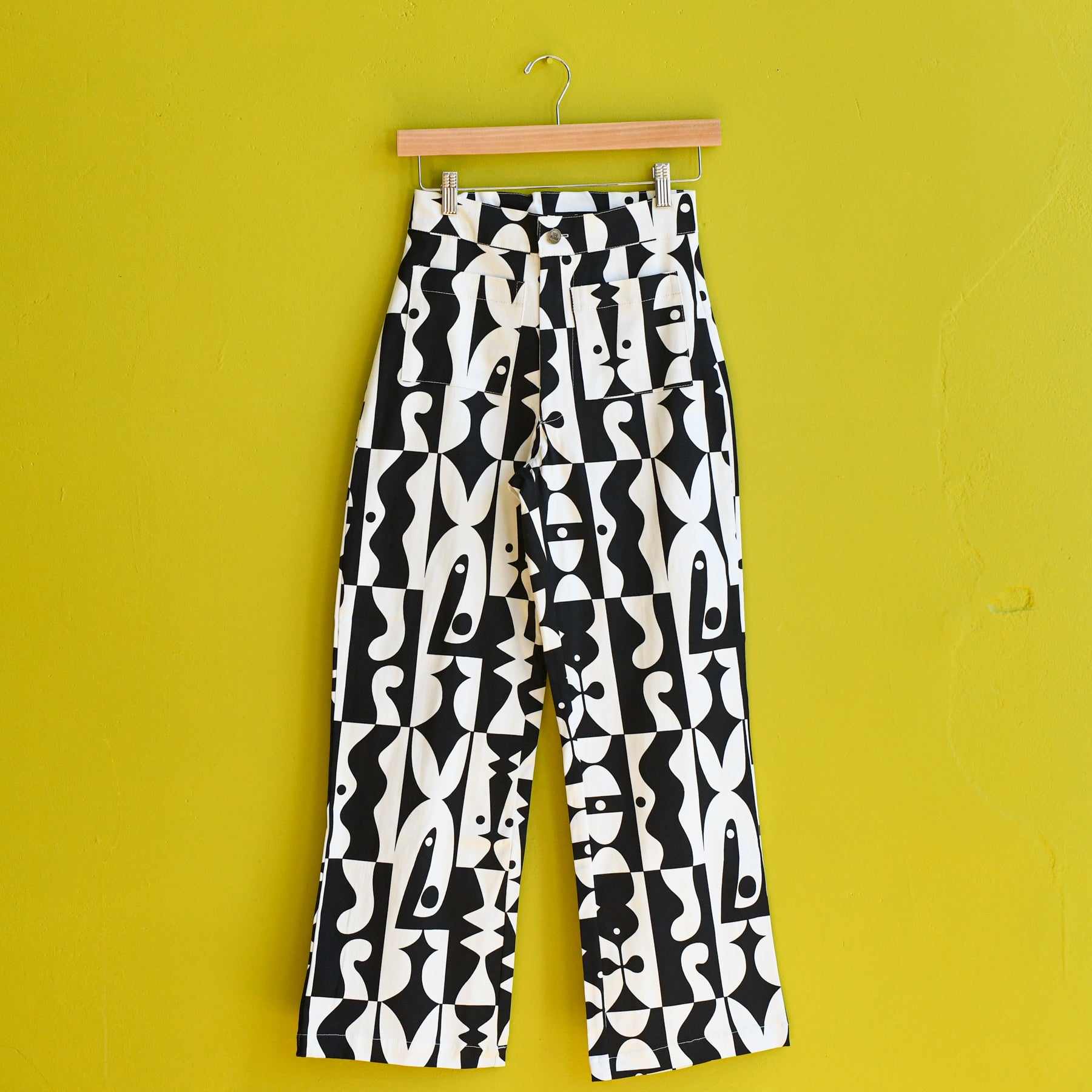 Nooworks Casual Bell Pants in Illusions black and white print