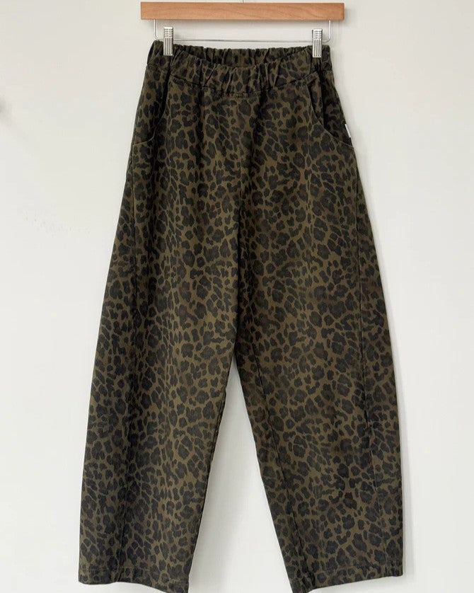 Le Bon Shoppe arc pants in fern green leopard