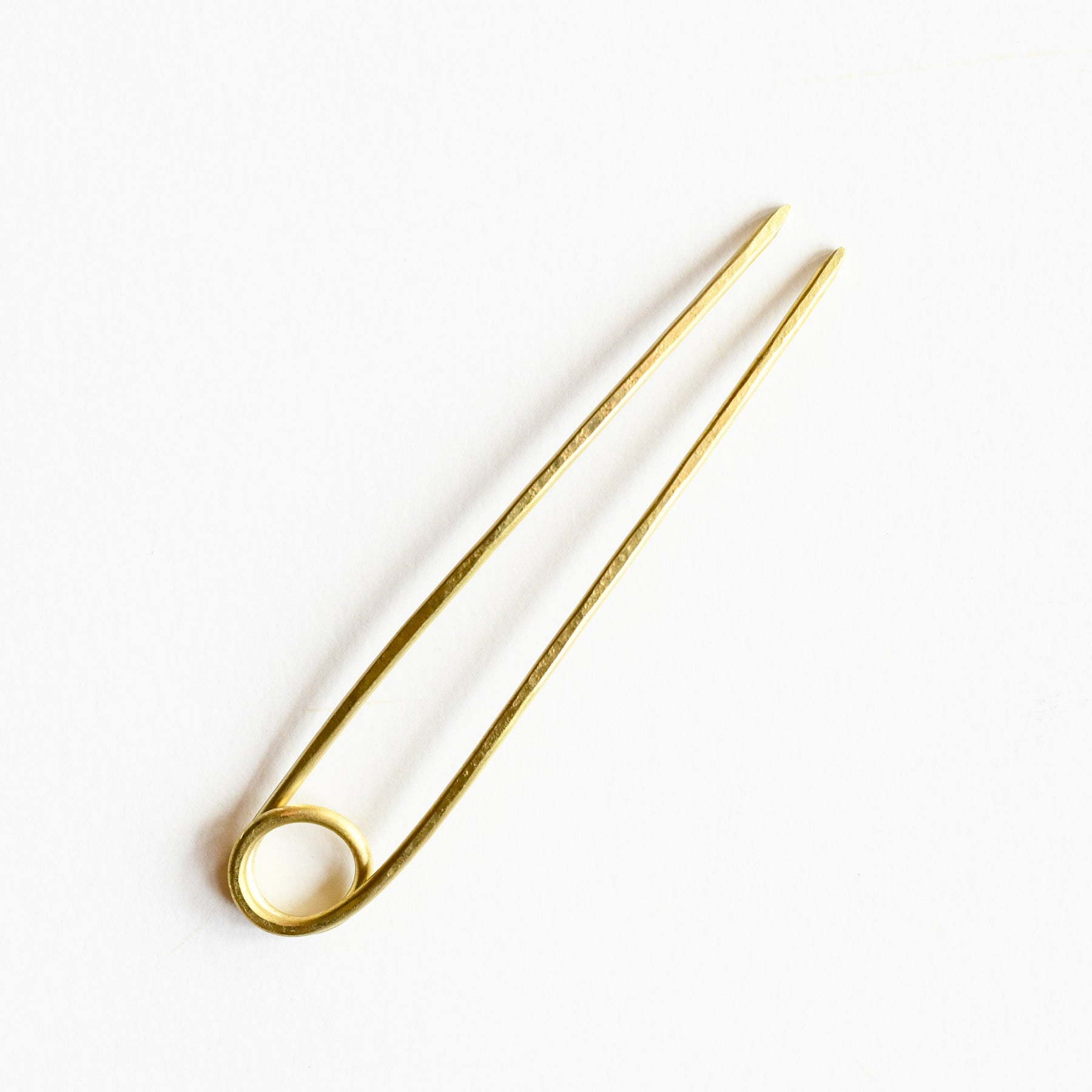 Le Loop brass bun pin