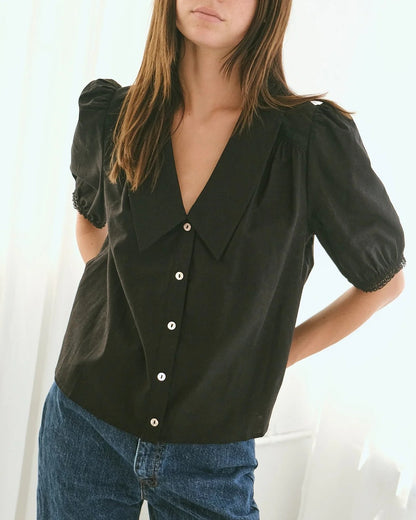 Lisa Says Gah black Sam top