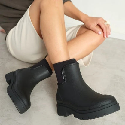 Merry People Tully platform rain boot in black