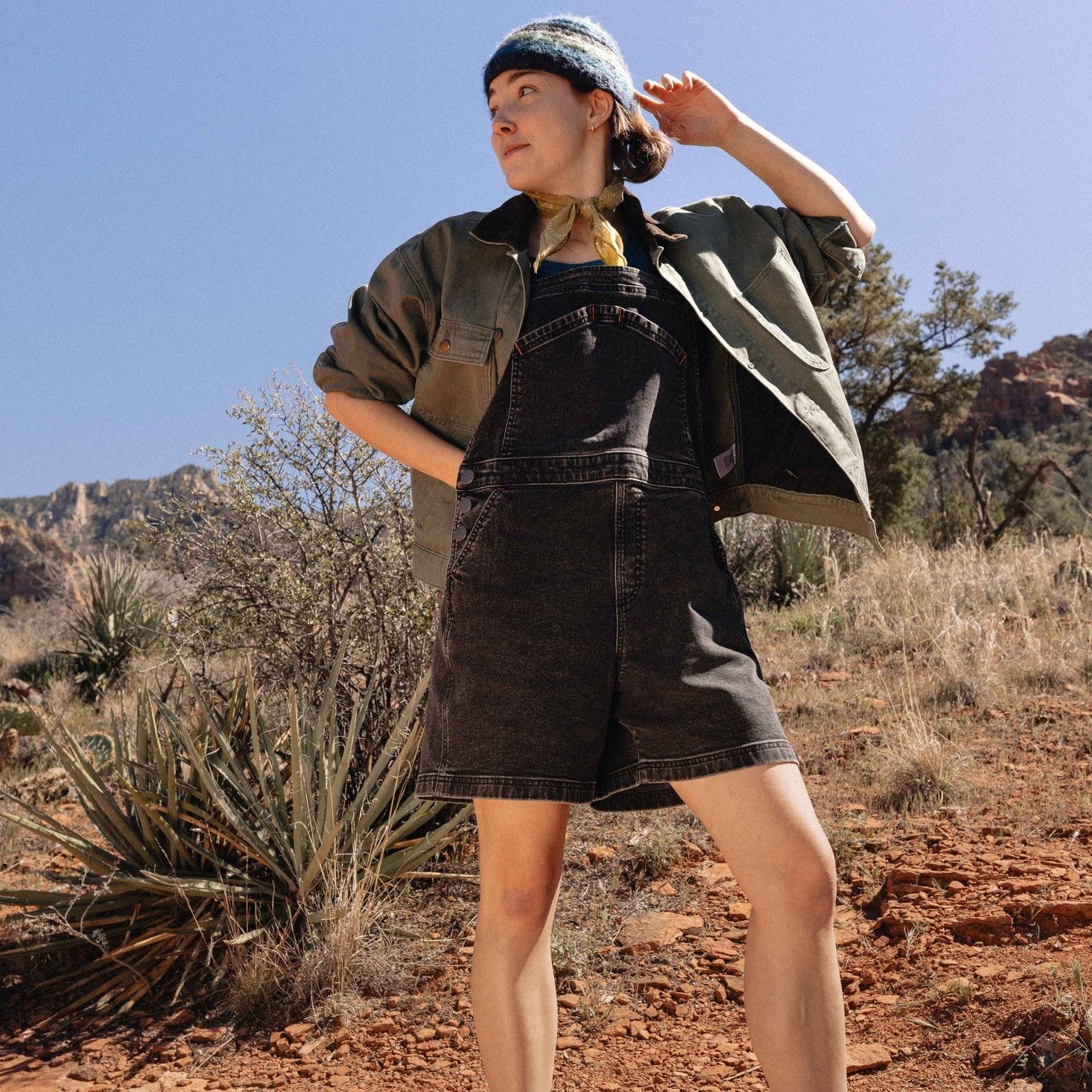 Ripton women's showtime bibs jorts in washed black