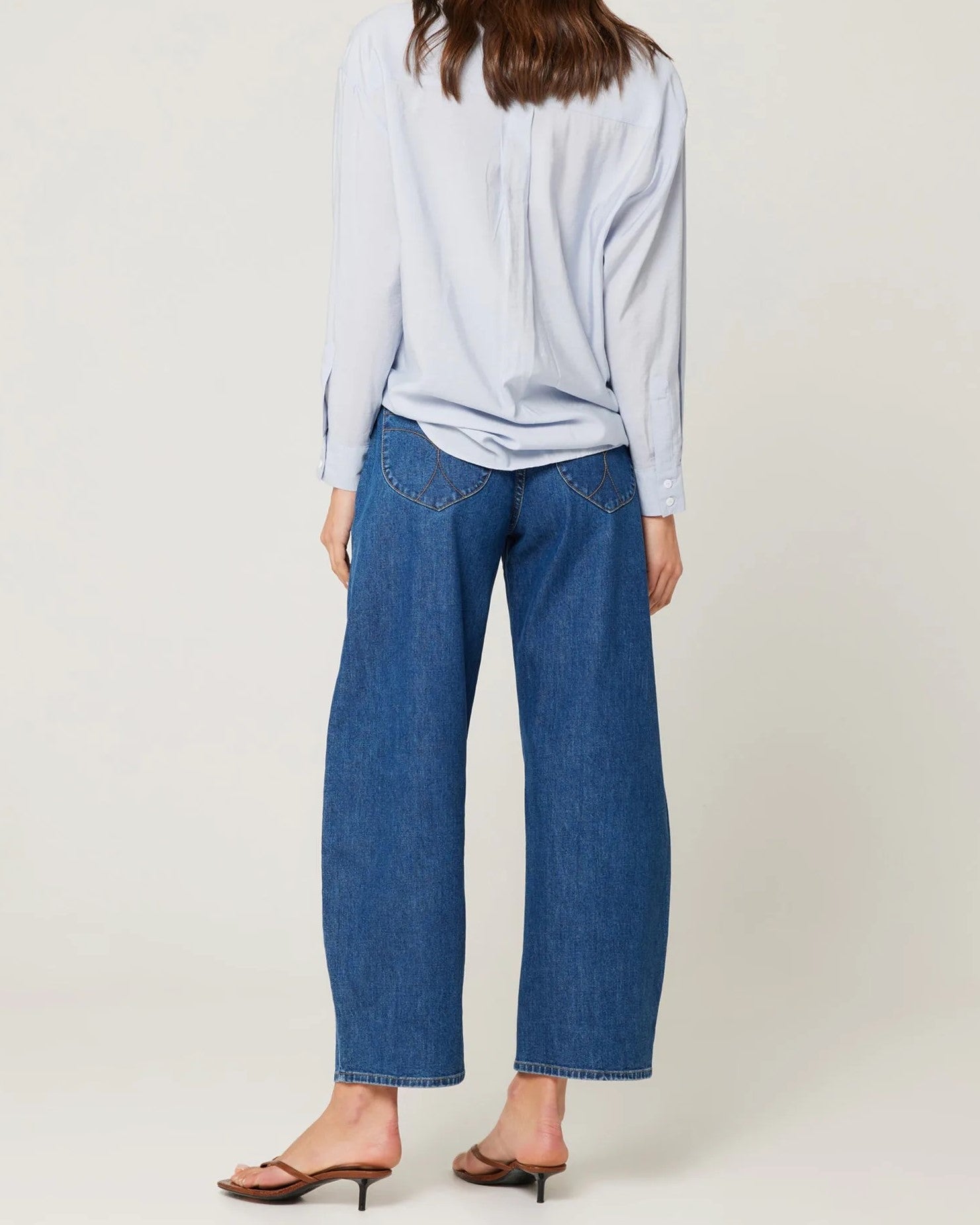 Gigi Dark Denim Barrel Jeans by Rolla's. High waist blue jeans, paired with a tucked button down shirt and heels.