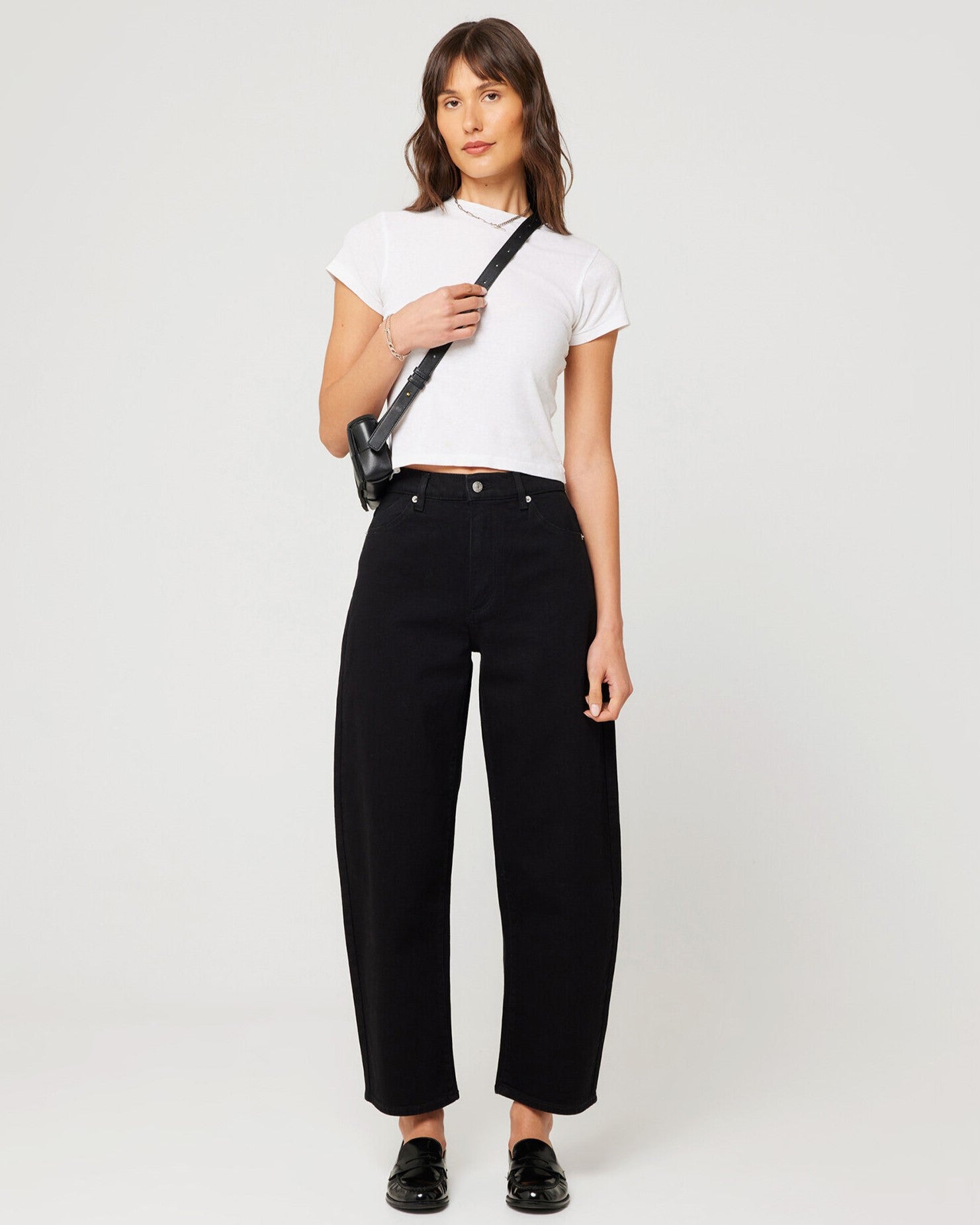 Gigi high-waisted Barrel Jeans in forever black from Rolla's.