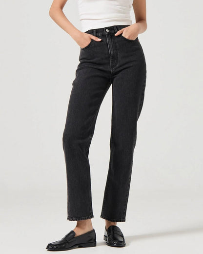 Rolla's Loulou straight jeans in black sand vintage paired with a white tank and black leather loafers