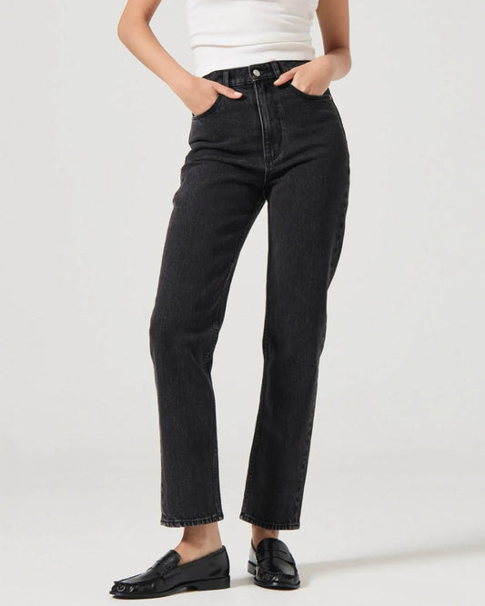 Rolla's Loulou straight jeans in black sand vintage paired with a white tank and black leather loafers