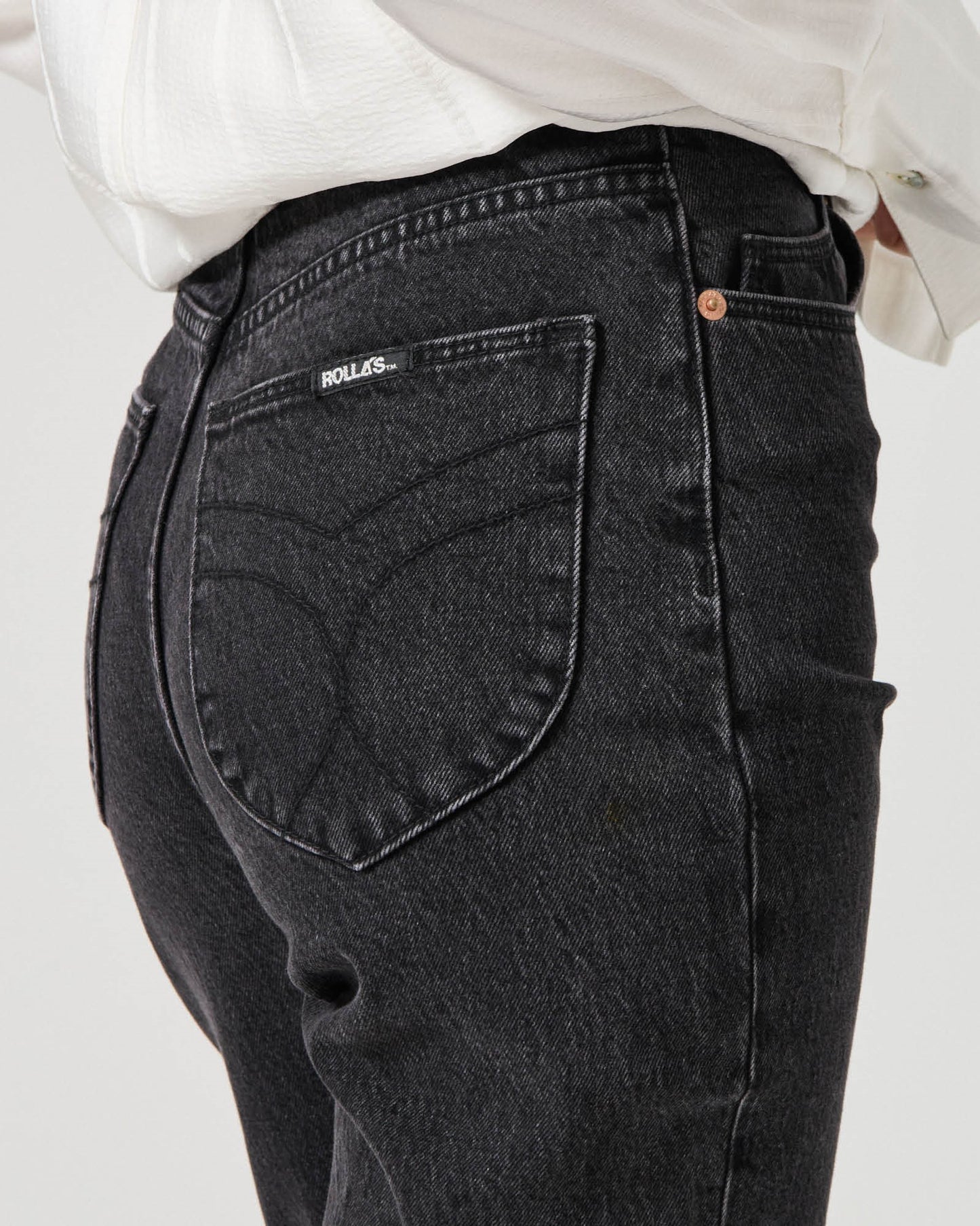 Rolla's Loulou straight jeans in black sand vintage paired with a white tank and black leather loafers