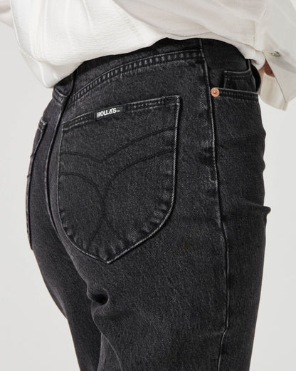Rolla's Loulou straight jeans in black sand vintage paired with a white tank and black leather loafers