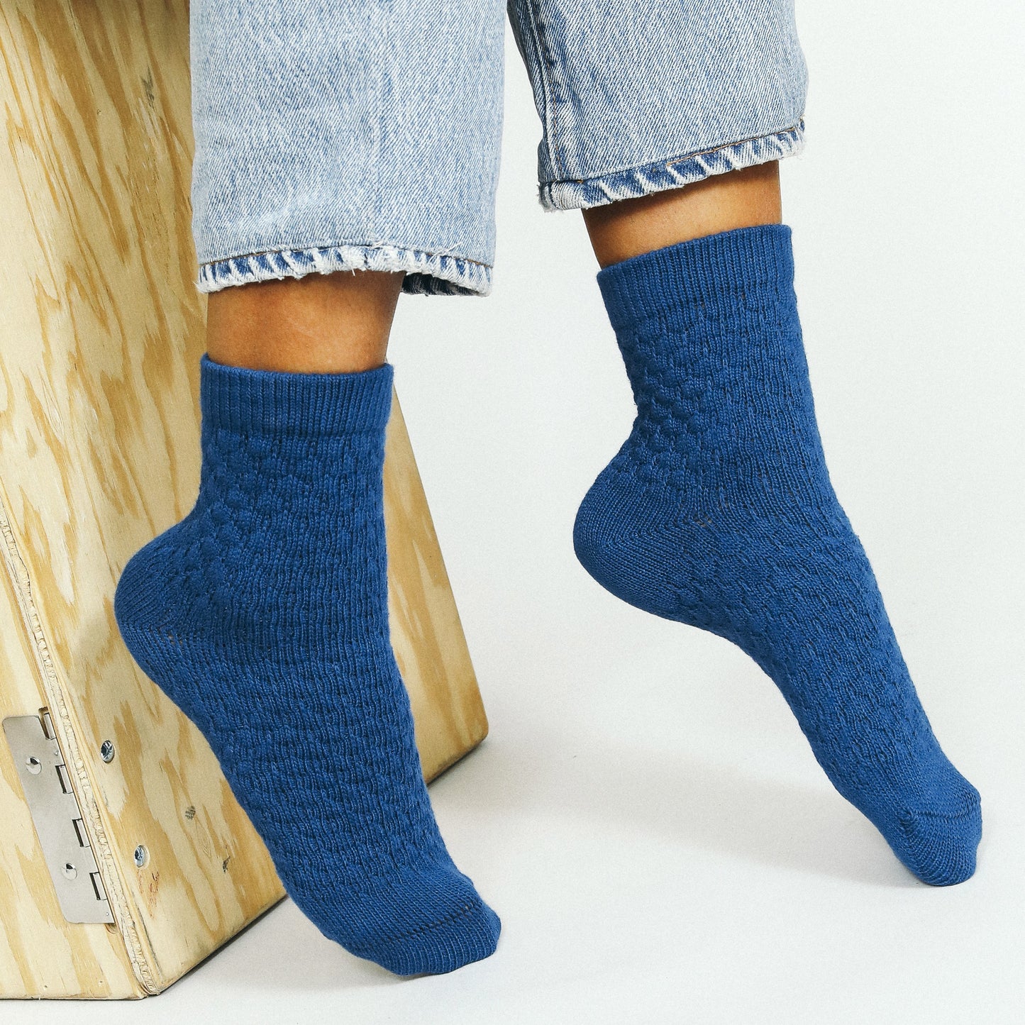 Knit sweater-like ankle socks in a cerulean royal blue.