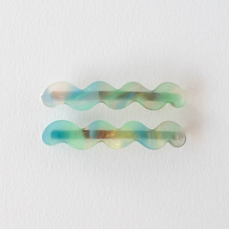 Green aura wavy hair clips